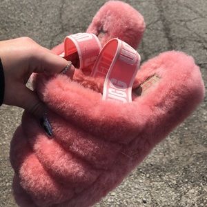 Uggs slippers! 😻😻😻